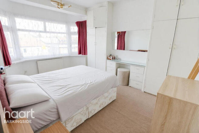 Waremead Road, Gants Hill photo 4
