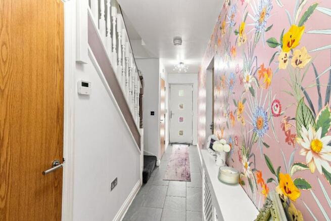 4 bed Town House for sale Image 5