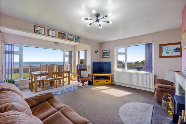 A12 - Eight Bells Beesands - 260413