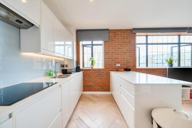 2-bed flat on St. James's Road, London, SE1, £400,000