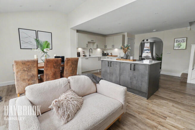 3 bed Semi-Detached for sale Image 7