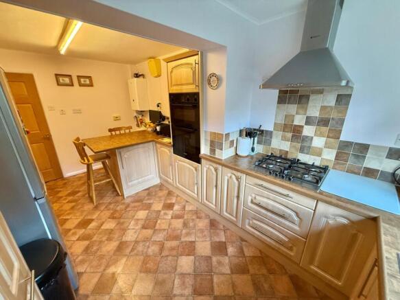 4 bed Detached for sale Image 9