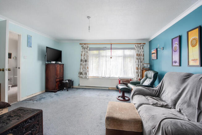 4 Peddlars Grove ...