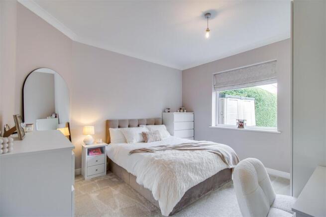 4 bed Bungalow for sale Image 11