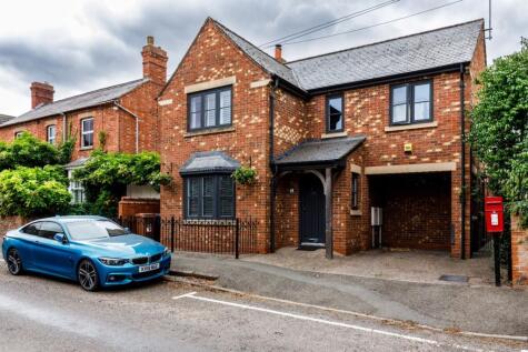 Main Road, Grendon, Northampton, NN7 1JW