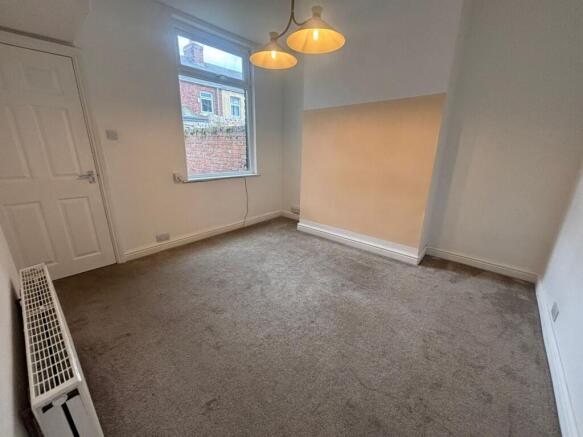 3 bed Terraced to rent Image 8