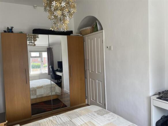 3 bed Semi-Detached for sale Image 8