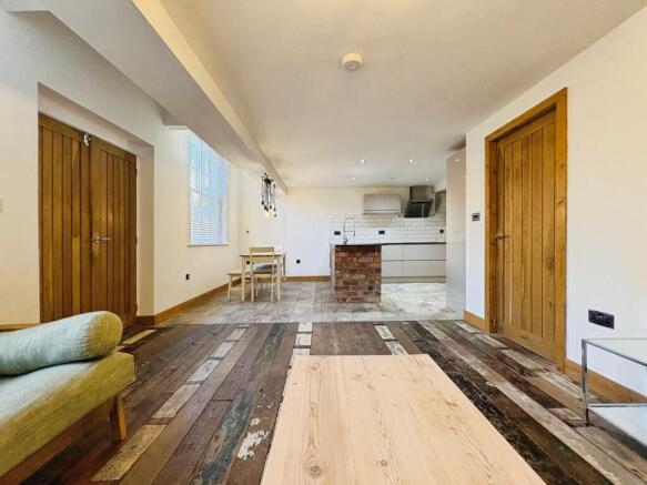 2 bed Character Property to rent Image 4