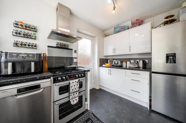 3 bed Semi-Detached for sale Image 6
