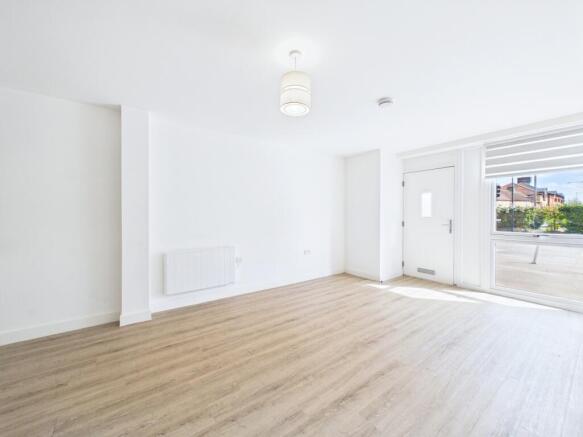 CAM01909G0-PR0489-STILL001