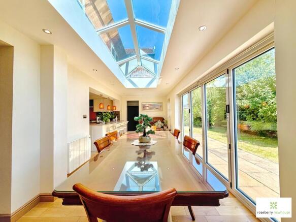 5 bed Detached for sale Image 12