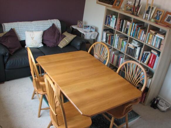 Bed 2 / Dining room