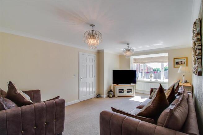 4 bed Detached for sale Image 4