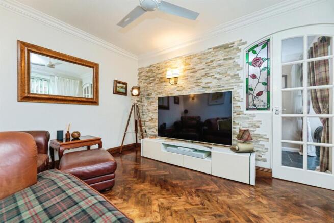 4 bed Detached Bungalow for sale Image 4