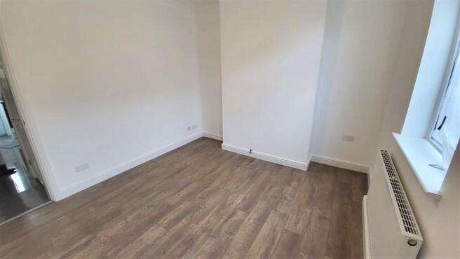 2 bed Terraced to rent Image 8