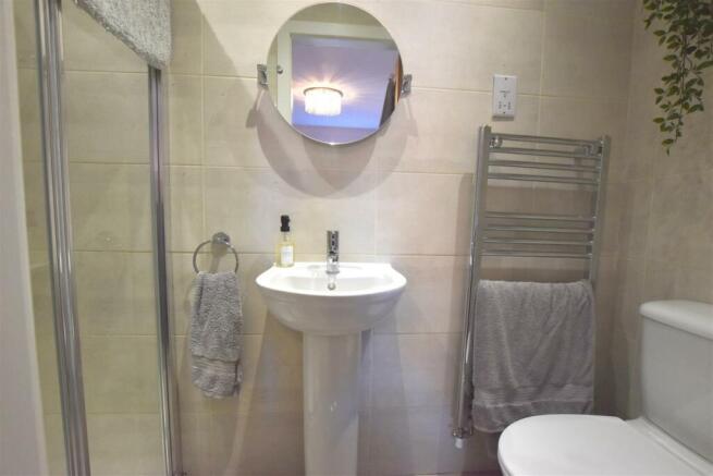 EN SUITE SHOWER ROOM