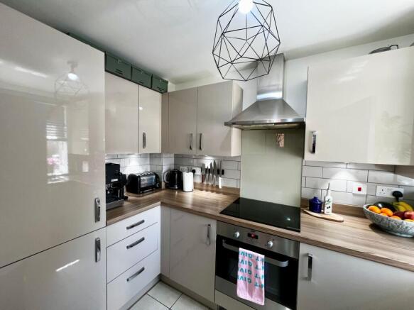 2 bed Semi-Detached for sale Image 8
