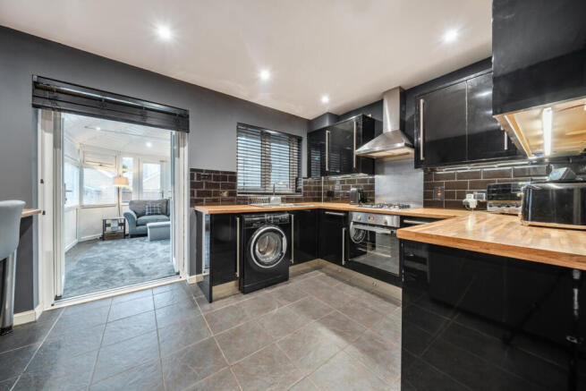 1409361-16-698b21...