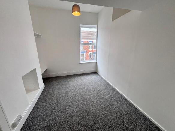 4 bed Semi-Detached to rent Image 9