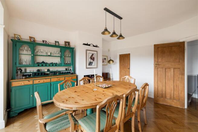 Richmond Crescent, E4