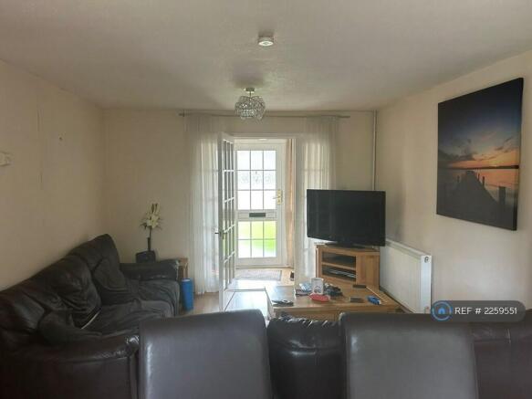 Lounge Pointing To Front