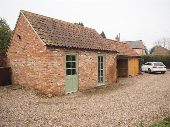Outbuildings & Garaging 372