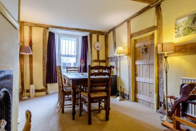 8374328-interior03.jpg