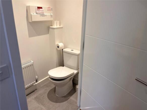 4 bed Semi-Detached to rent Image 10