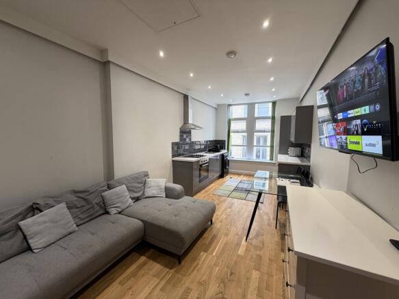 2 bed Apartment to rent Image 4