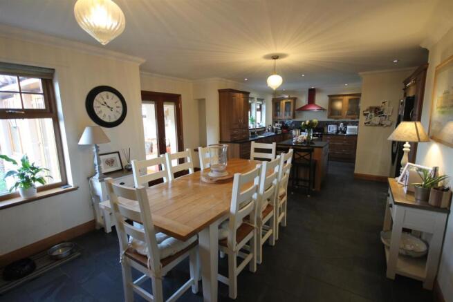 DINING KITCHEN / FAMILY ROOM