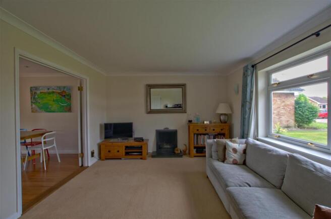 Sitting room 2.jpg