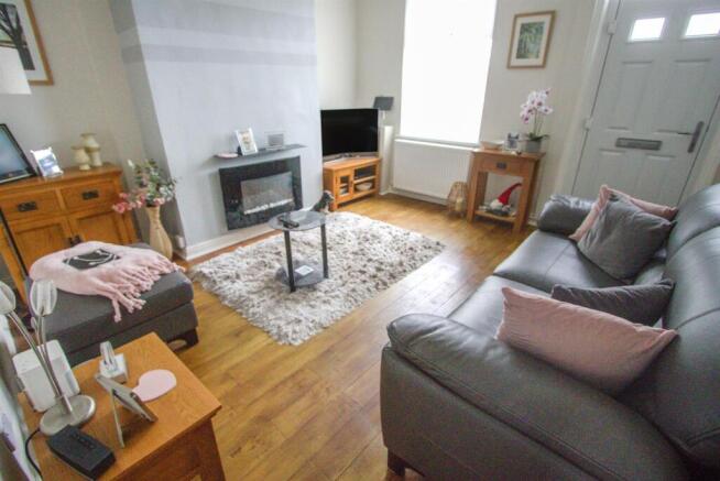 LOUNGE 1.3.jpg