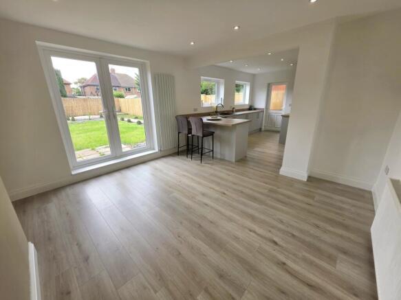 3 bed Semi-Detached to rent Image 11
