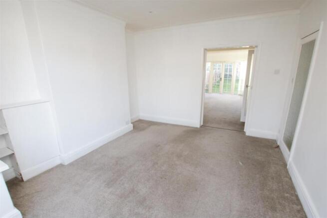 3 bed Semi-Detached to rent Image 5