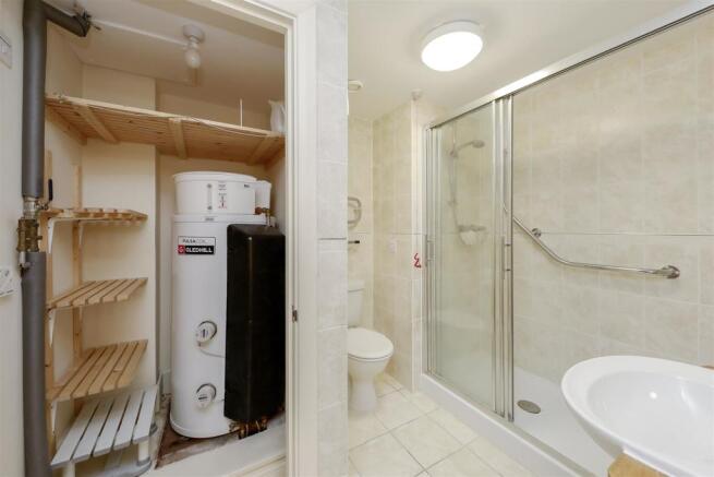 Shower - airing cupboard.jpg