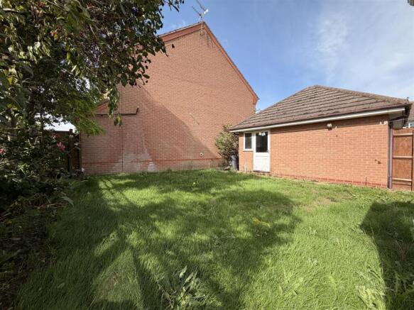 Private Enclosed Garden 825