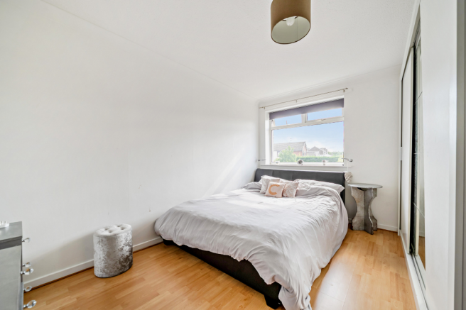 5 bed Detached for sale Image 11