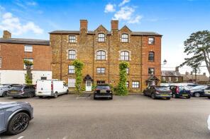 Flat 3, Wychway House, Bull Ring, Banbury OX15 0TT