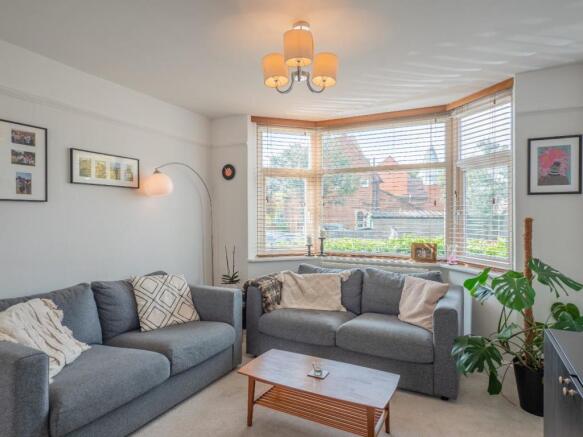 OPEN PLAN LIVING/DINING ROOM