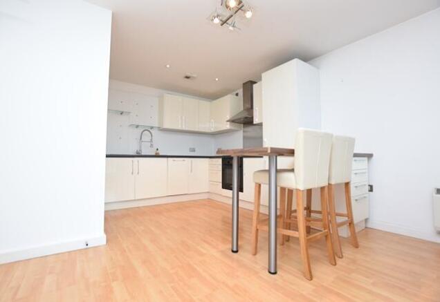 2 bed Apartment to rent Image 6