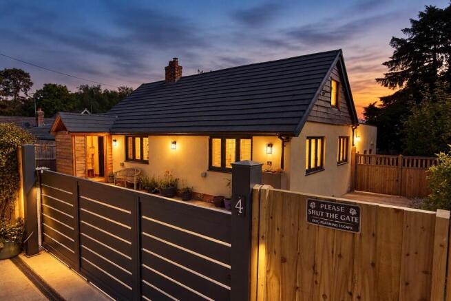 4 bed chalet home
