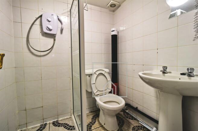 5 bed House to rent Image 9