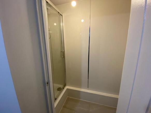 3 bed Apartment to rent Image 7