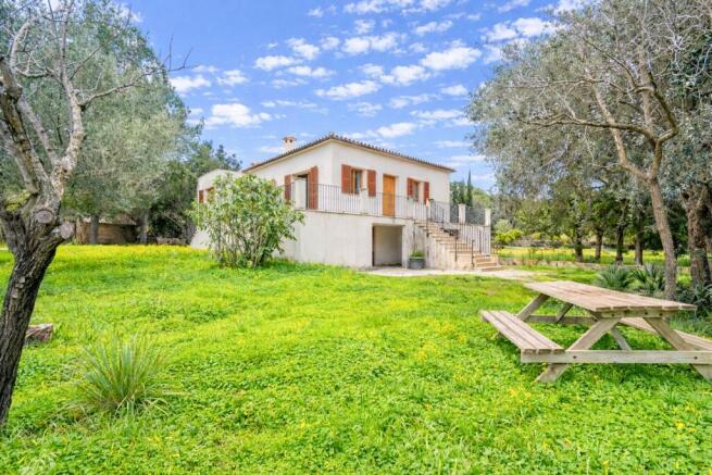 Brand-new villa with pool and holiday rental license in Pollensa.