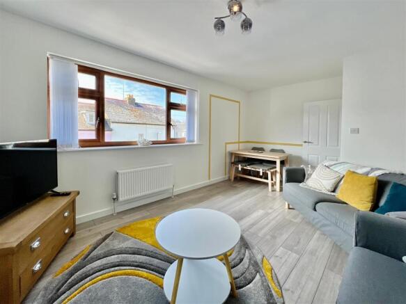 Flat 2 Garrow Court 3.JPG