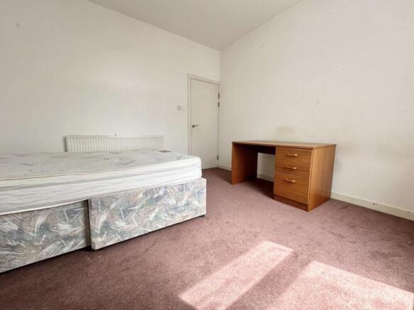 2 bed Apartment to rent Image 6