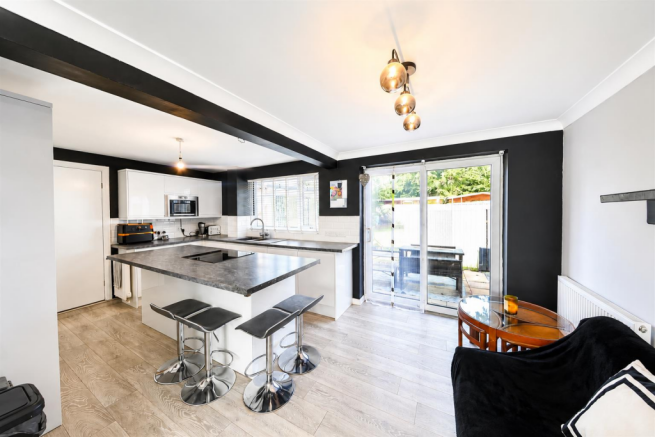 3 bed Semi-Detached for sale Image 5