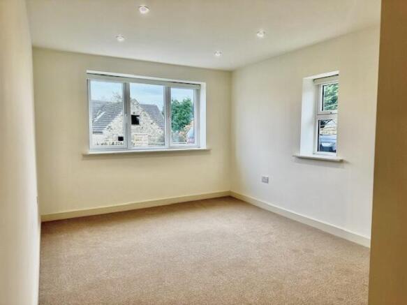 4 bed Town House to rent Image 12