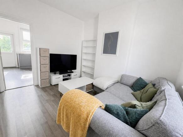 5-living room 2.jpg