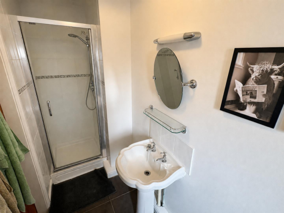 4 bed Detached to rent Image 10